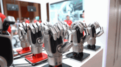 并品赠送给现场不雅众