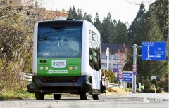 <b>无人驾驶巴士自凌至4时于台北信义公车公用道进</b>